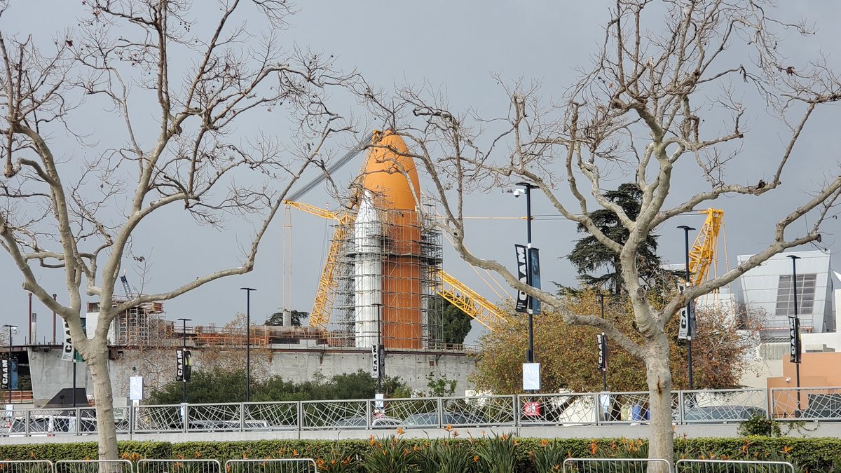 militantangleno's tweet photo. π ROCKET ALERT! π π
Space shuttle #Endeavour launch display construction in progress at the @casciencecenter.
#ExpositionPark #SpotTheShuttle https://t.co/bTYQr5D0qO
