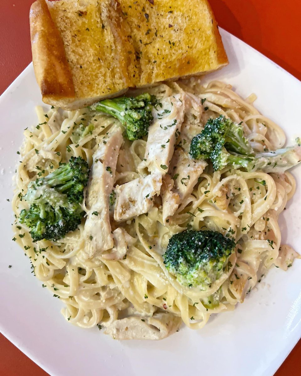A plate of hearty pasta on Sunday is like a tradition. Pickup a delicious order of Creamy Chicken & Broccoli Fettuccine Alfredo! Perfect & Easy Dinner for tonight! 

#alfredo #fettucine #fettuccinealfredo #chickenalfredo #pasta #pastaalfredo #pastalovers #dinnertonight