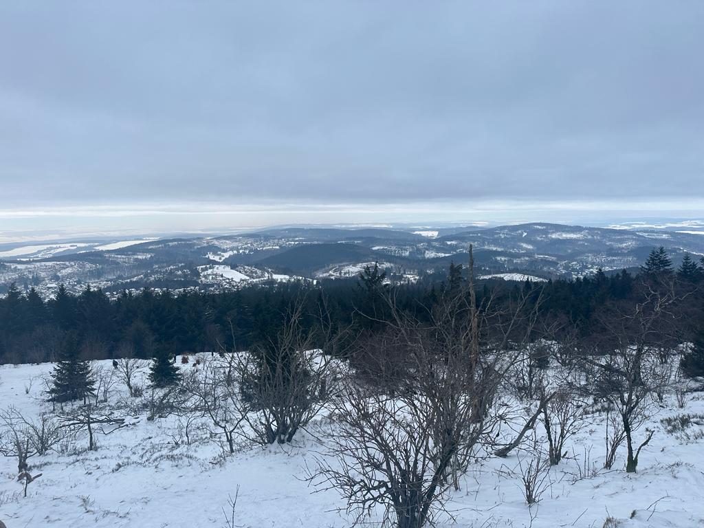 Andre1Drago's tweet photo. Hiking π
#hiking #hikingadventures #Germany #Deutschland #adventure #snow #Winter2024 #WINTER #WinterWeather #beautifulimages #view #beautiful #Hessen #loveit #letsdoitagain #letsdo #LetsGo #nature #NatureBeauty #NaturePhotography #naturelovers #NatureLover #Ice #mountain https://t.co/M3R79Zytd5