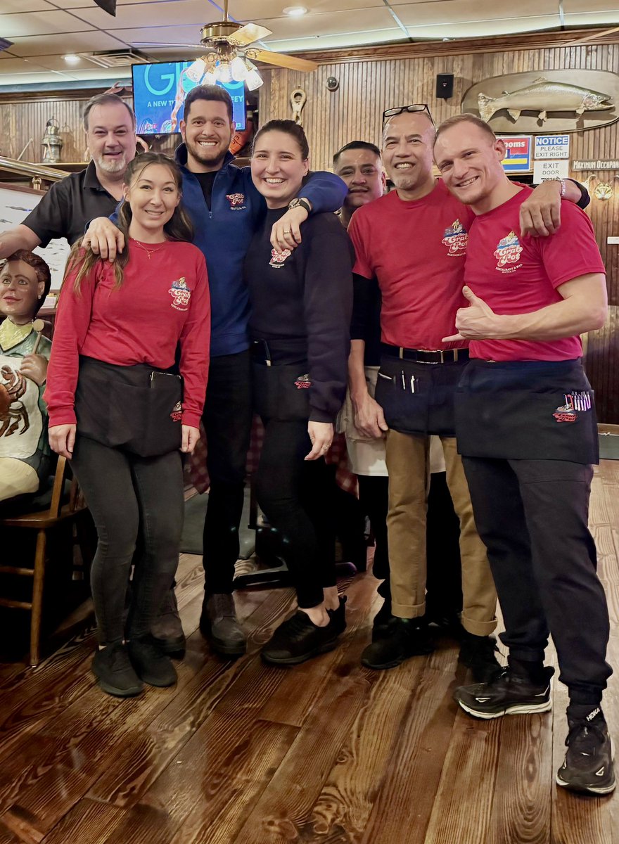 They gave me a paper bib, then upgraded it to an official Crabpot sweater. This place is what dreams are made of. 🦀 Shoutout to <a href="/TheCrabPot206/">The Crab Pot Seattle</a>