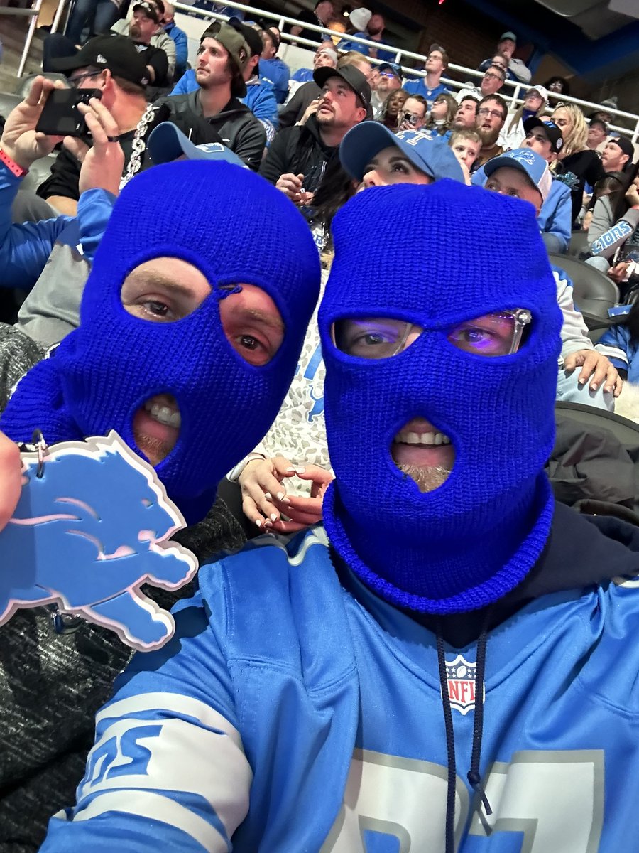 NWBishop's tweet photo. #OnePride #Lions https://t.co/jxNBZknHCl