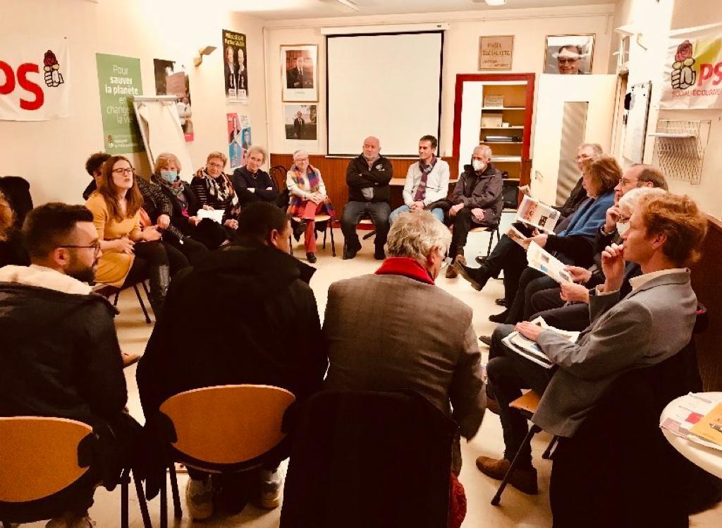 PSNeversAgglo's tweet photo. Retour en images sur la rencontre des militants socialistes neversois avec les élus de la majorité de gauche au Conseil départemental (cantons de l'agglo), le Président du Département @fabienbazin et la Présidente de la majorité Blandine Delaporte 🧵 https://t.co/Q8rRZd8nCp