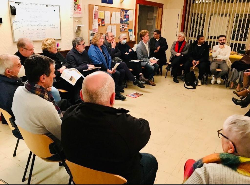 PSNeversAgglo's tweet photo. Retour en images sur la rencontre des militants socialistes neversois avec les élus de la majorité de gauche au Conseil départemental (cantons de l'agglo), le Président du Département @fabienbazin et la Présidente de la majorité Blandine Delaporte 🧵 https://t.co/Q8rRZd8nCp