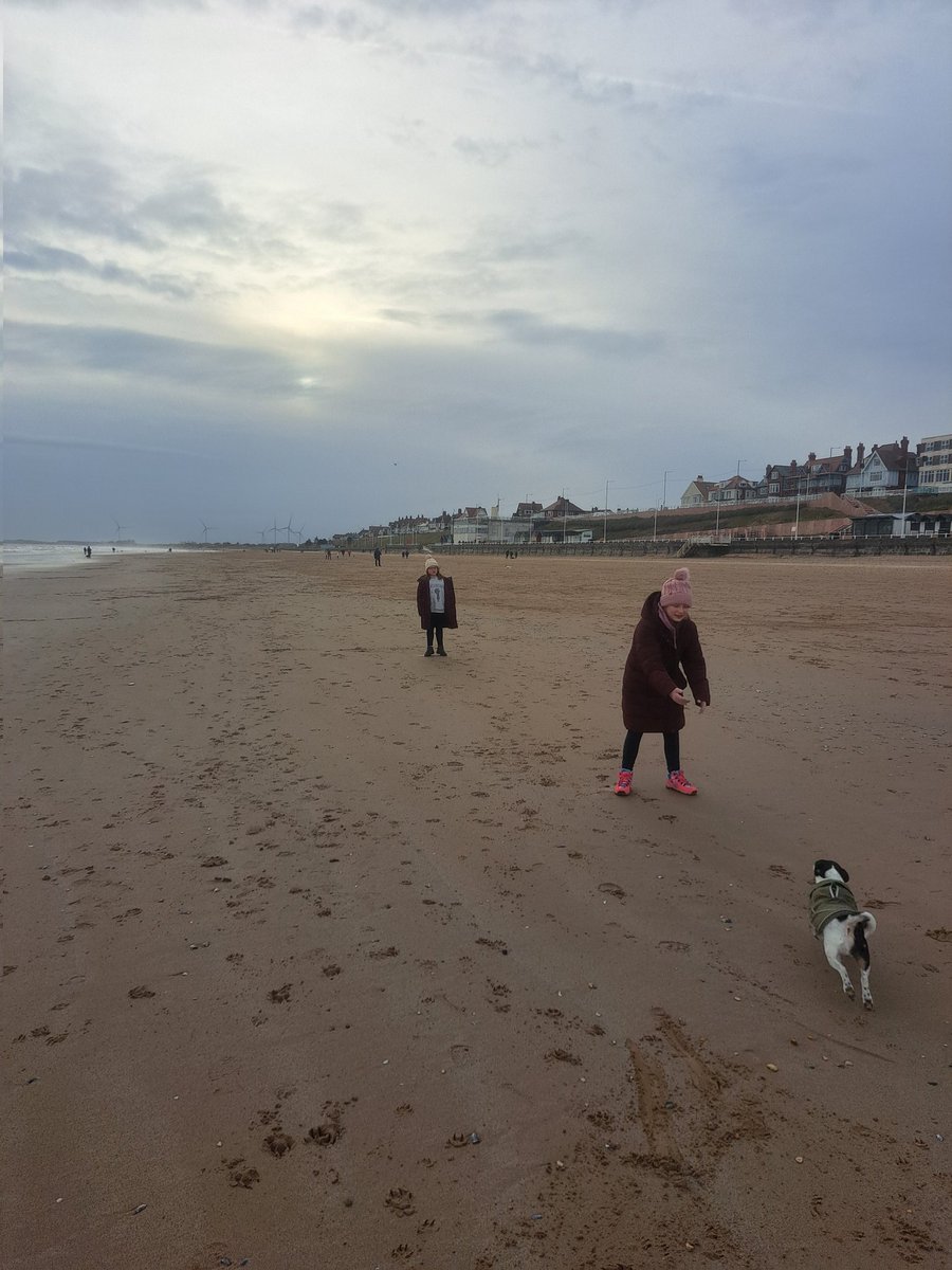 SarahSeaman8's tweet image. Breezy walk along the beach
#healthyselfie
@staynorHprimary @MrJeff85