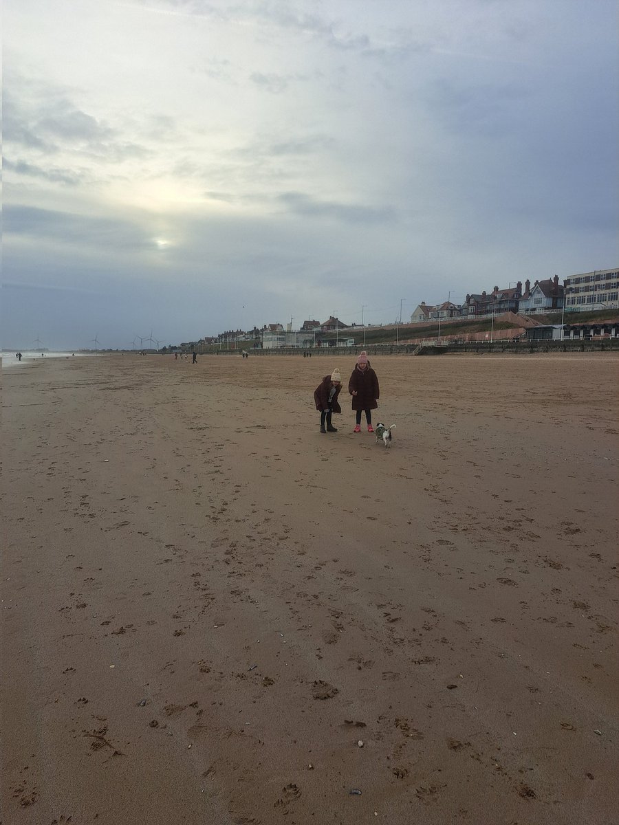 SarahSeaman8's tweet image. Breezy walk along the beach
#healthyselfie
@staynorHprimary @MrJeff85