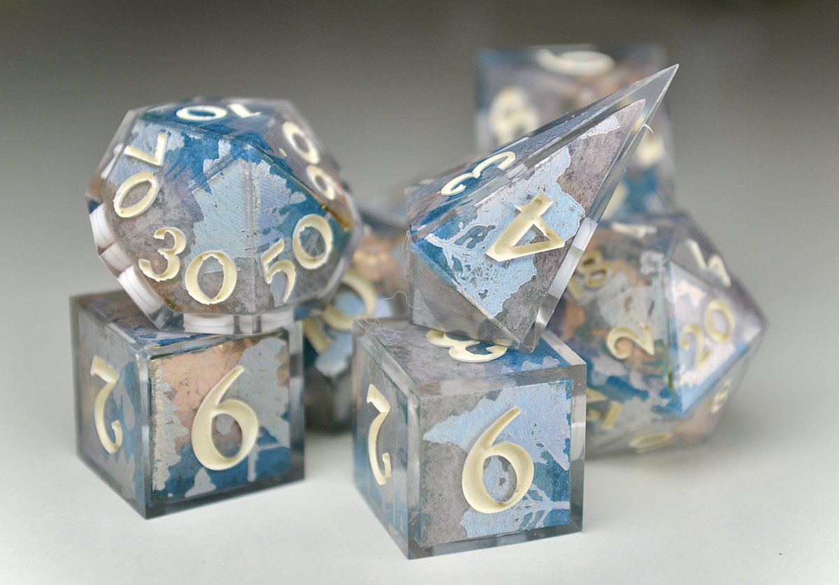 2crit2quit's tweet photo. 🪶💠🪶
Found these growing deep in the heart of the Canadian Rocky Mountains 
#dice #dnd https://t.co/4T7TGPLntC