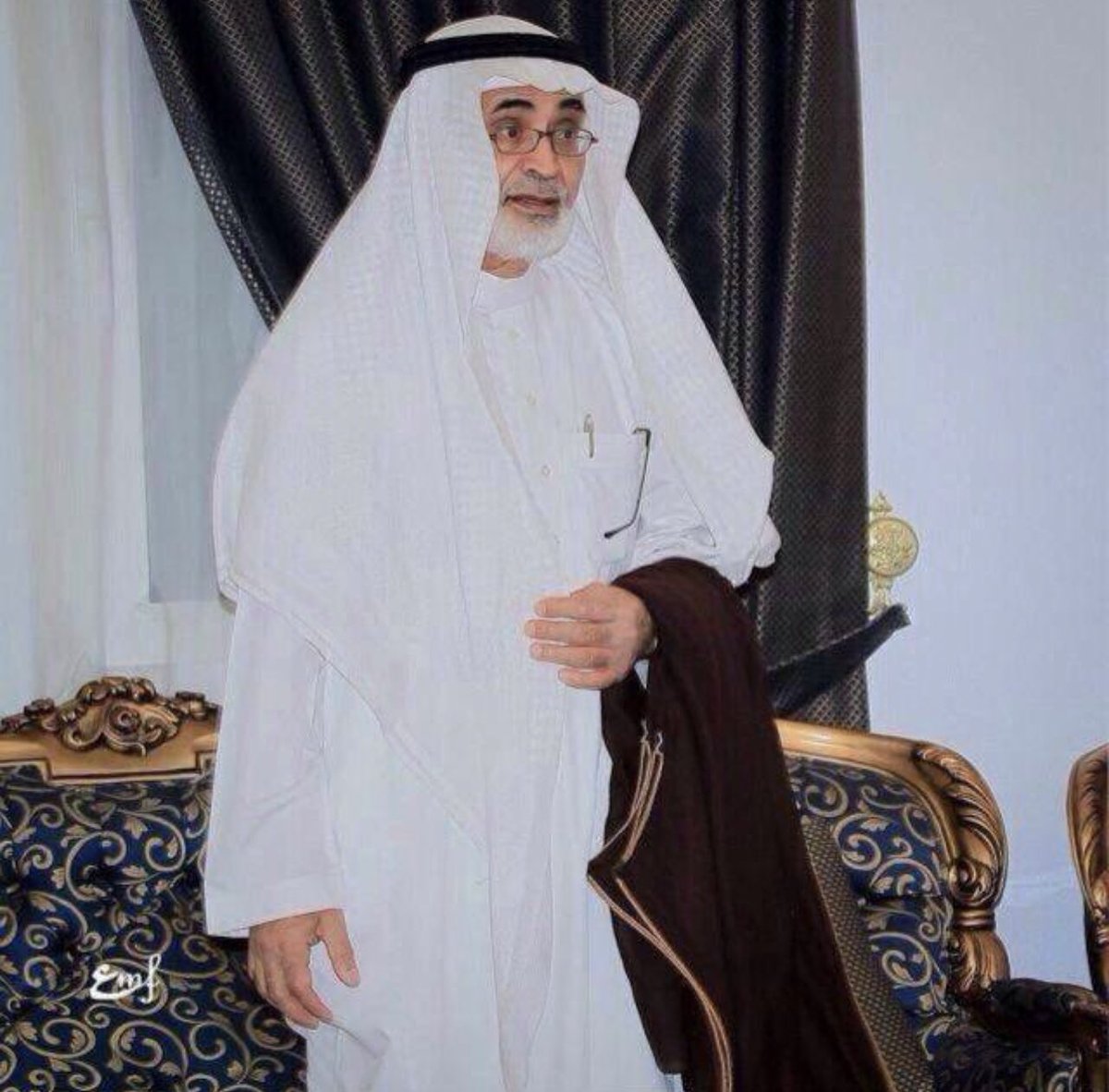 #عيون_الجواء
#الرياض
إنالله وإناإليه راجعون توفي اللواء
#محمد_عبدالعزيز_المفلح
(أبو فراس) من دورة 33 يرحمه الله بعدمعاناة من المرض والصبر والإحتساب جعل الله مااصابه رفعةً وتمحيصاًوعلواًفي درجاته يصلى عليه
بجامع الراجحي بالرياض بعد صلاة العصرغدٍ الاثنين عزاؤنالأهلنا المفلح الغالين