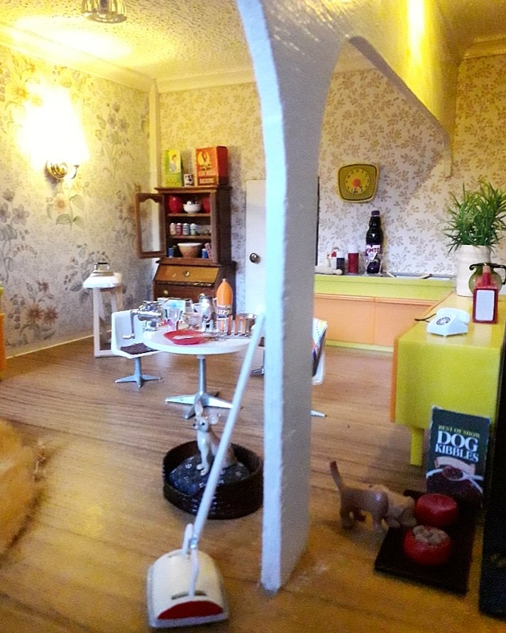 misheleneous's tweet photo. @lynniehamish Nope! But I got a teeny tiny bottle of lucozade on the kitchen table if you zoom in ๐ The vimto is on the sink at the back - and its a bigger bottle ๐ #stormIsha #manchester #roomattheinn #kitchensinkdrama https://t.co/trEJ5Hc54T