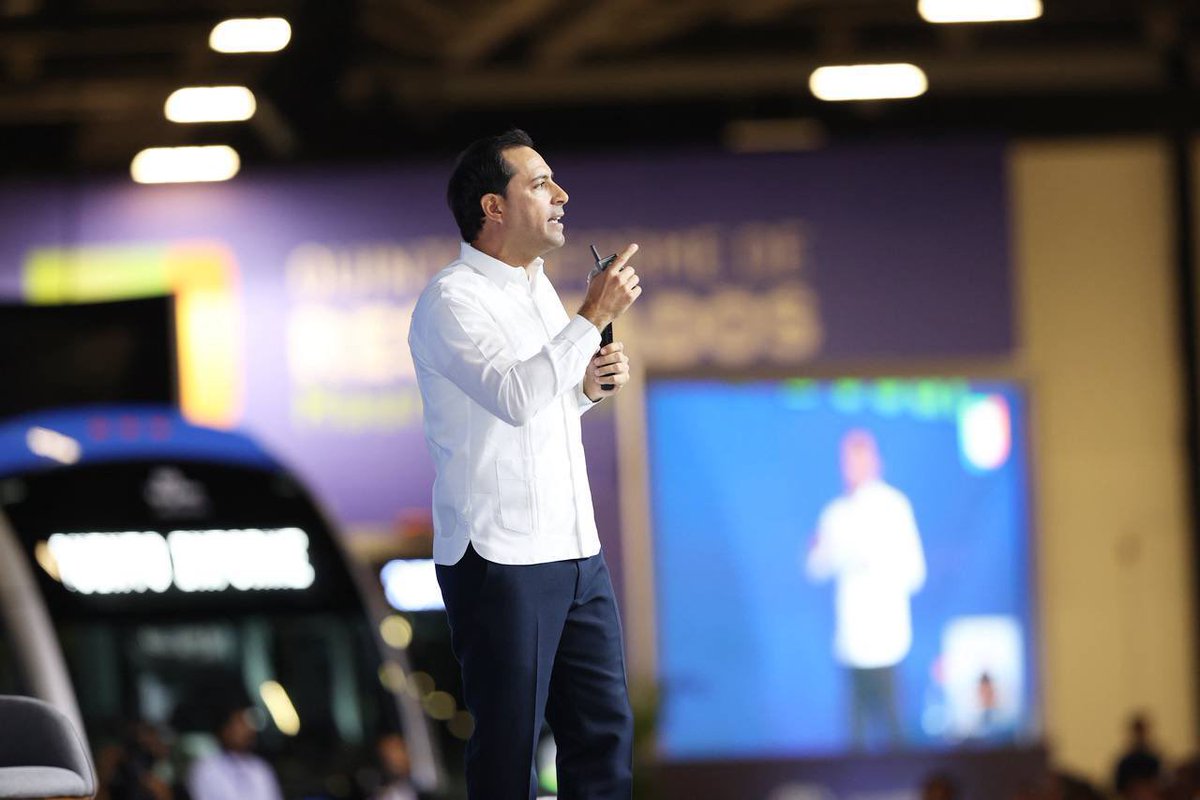 MauVila's tweet photo. Hoy rendí ante las y los yucatecos mi Quinto Informe de Resultados. Juntos hemos escrito una historia de cambio y transformación trabajando con todos y para todos, sentando las bases de un futuro de crecimiento y desarrollo para las familias yucatecas, sin dejar a nadie atrás. (1/2)