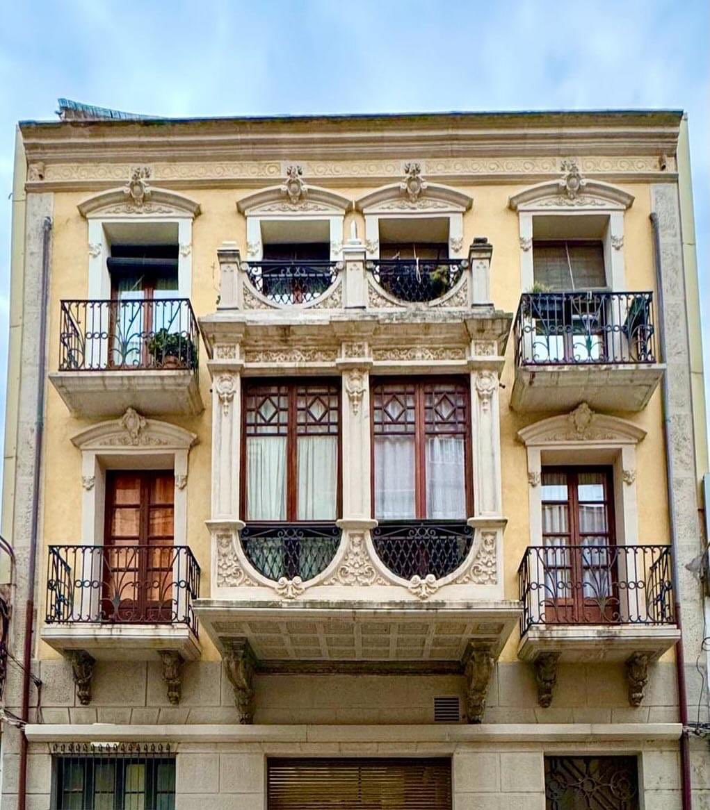 #tortosa#modernisme#catalunyamodernista#catalonia#arquitectura#casa#terresdelebre#tortosaturisme#ajuntamentdetortosa#tortosacity#tortosacultura#terresdelebre#😍Tresors amagats a Tortosa!! M’encante!! ❤️❤️❤️
