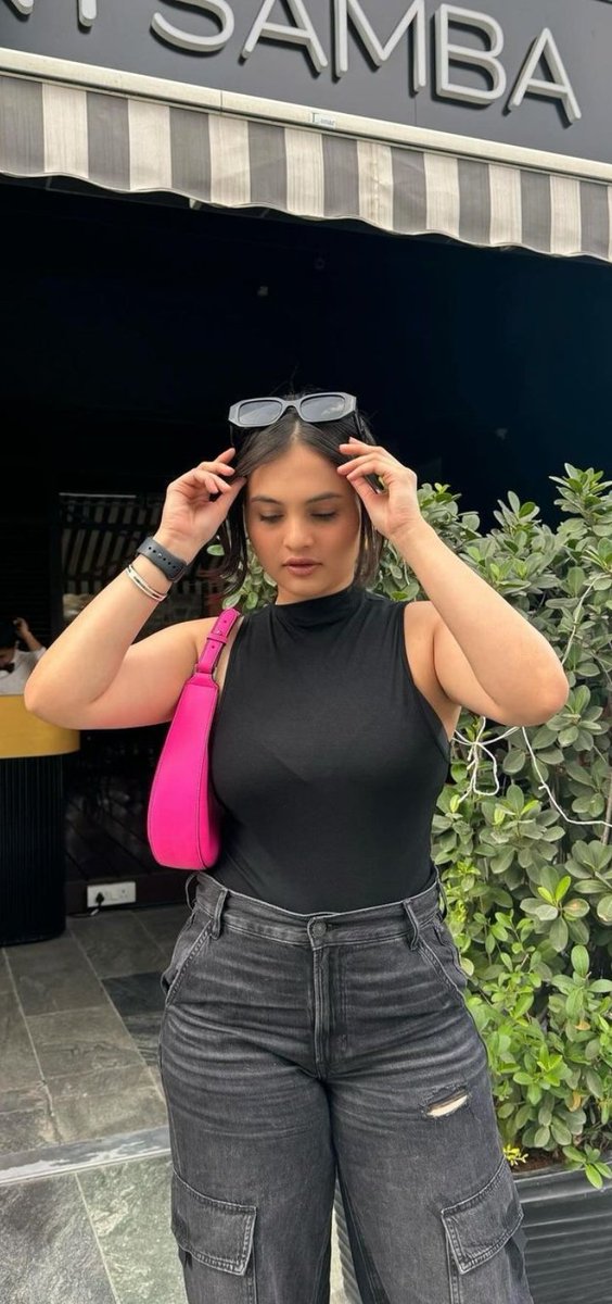 GEZUVkoWAAAgNiz?format=jpg&name=medium