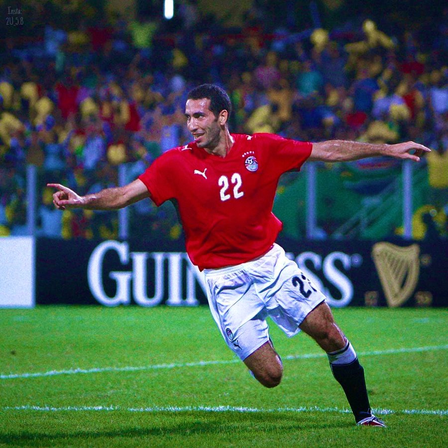 mostavic's tweet photo. السبب ال��ول اللي خلانا ننزل الشوارع نرفع علم مصر ونهتف باسمها اتربينا على حب البلد دي وكورتها بسببه هو وجيله جاب لنا بطولتين بوش رجله بس

 الأسطورة محمد أبو تريكة أفضل لاعب في تاريخ مصر، دلوقتي هقولها وماحدش هيقدر يعارضني زي زمان https://t.co/iY5nWirWBW