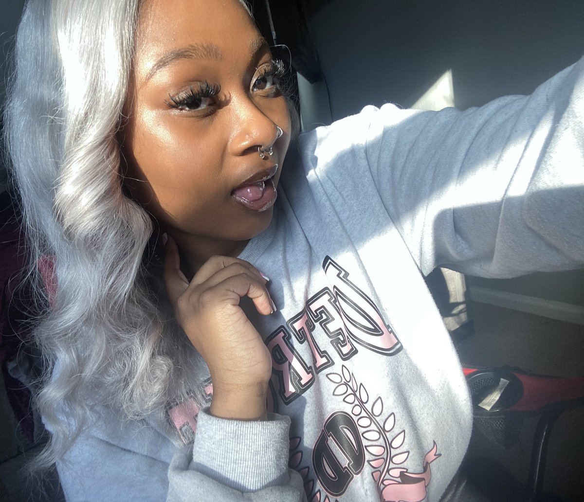 CASHA_____'s tweet image. Sun was hitting 😅