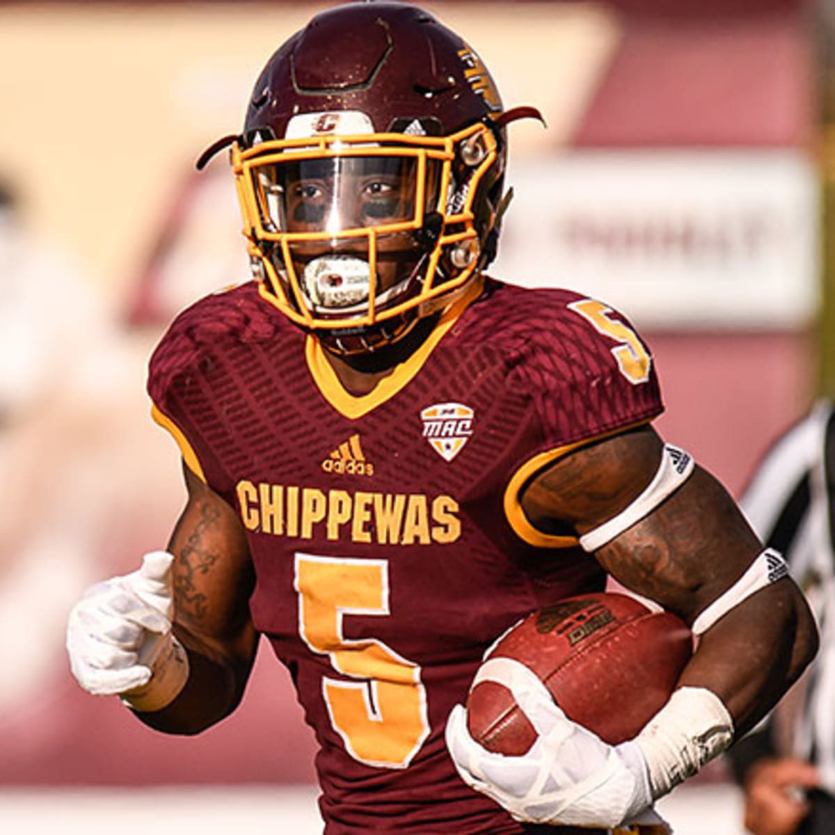 #AGTG After a great conversation with <a href="/CoachMcElwain/">Jim McElwain</a> I am blessed to receive my 4th Division 1 offer from <a href="/CMU_Football/">Central Michigan Football</a> !!! #FireUpChips 
<a href="/HLR_FOOTBALL/">Richards Football</a> <a href="/CoachShen/">Anthony Sheehan</a> 
<a href="/AllenTrieu/">Allen Trieu</a> @Rivals_Clint <a href="/PrepRedzoneIL/">Prep Redzone Illinois</a> <a href="/247Sports/">247Sports</a> <a href="/EDGYTIM/">Timothy “EDGYTIM” OHalloran</a> @HSFBscout