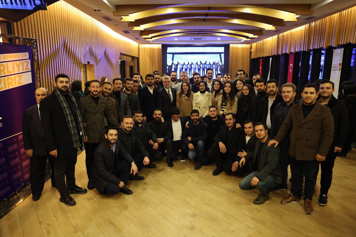 firatgorgel's tweet photo. Bizler bugünlere, kalbi memleket aşkı ile çarpan, gözünde inanmışlık, gece gündüz demeden çalışan dava arkadaşlarımız ile birlikte geldik. En önemlisi, milletimize hizmet etme aşkımızı, her zaman nefsimizin önünde tuttuk.

Gayretimiz ve azmimizi milletimizin desteğiyle birleştirmeye hazırız, 2024 zaferi için kararlıyız.

Tüm dava arkadaşlarıma kıymetli desteklerinden dolayı şükranlarımı sunuyorum. 

#YeniKahramanmaraş için #HazırızKararlıyız 

📍3 Kademe İl Yönetim Kurulu Toplantısı
