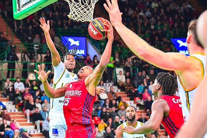 LesSportsDNA's tweet photo. ๐ La @sigstrasbourg profite de la crise ร Limoges pour renouer avec la victoire โก๏ธ https://t.co/2Ja2s4A01k ๐ธ Thierry Sallaud #CSPSIG https://t.co/CsL8xXE9eA