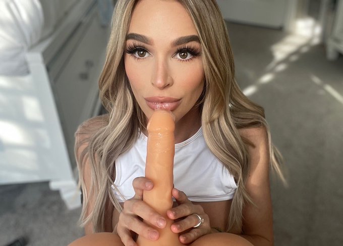 Watch EMMA HIX👑's leaked NSFW photo on TwXstars