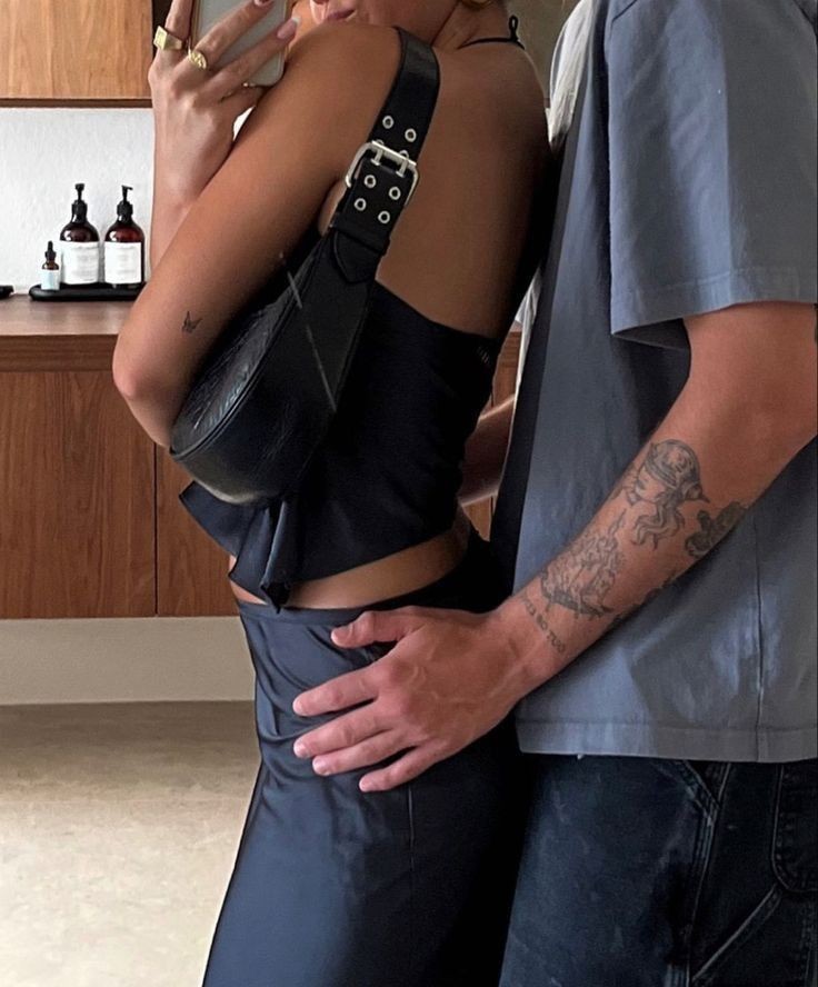 niabrekker's tweet image. — WITH YOU 🇧🇷

&amp;gt; friends to lovers 
&amp;gt; slow burn 
&amp;gt; protagonista jogador de futebol americano 🏈
&amp;gt; ELE se apaixona primeiro
&amp;gt; +18 

aut. heaven race
@autorahrace