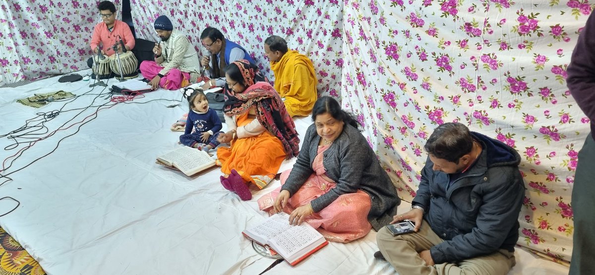 ProudIndorian's tweet photo. @rashtrapatibhvn @narendramodi @TajinderBagga @MOSSADil @coolfunnytshirt @iShivani_Shukla @IndiaSpeaksPR @HinduITCell @naalaYUCK 

Akahnd Ramayan Path at My Place in Indore!It's Electrifying! #RamAyenge #PranPratishthaRamMandir https://t.co/vDuzmiRjYz