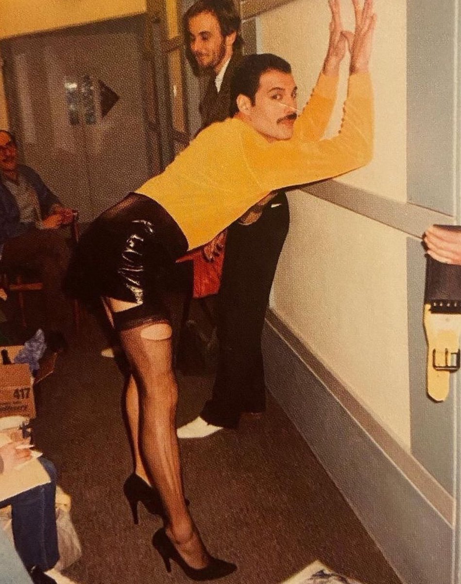 notgwendalupe's tweet photo. freddie mercury, 1984 https://t.co/g42YFwXbFP