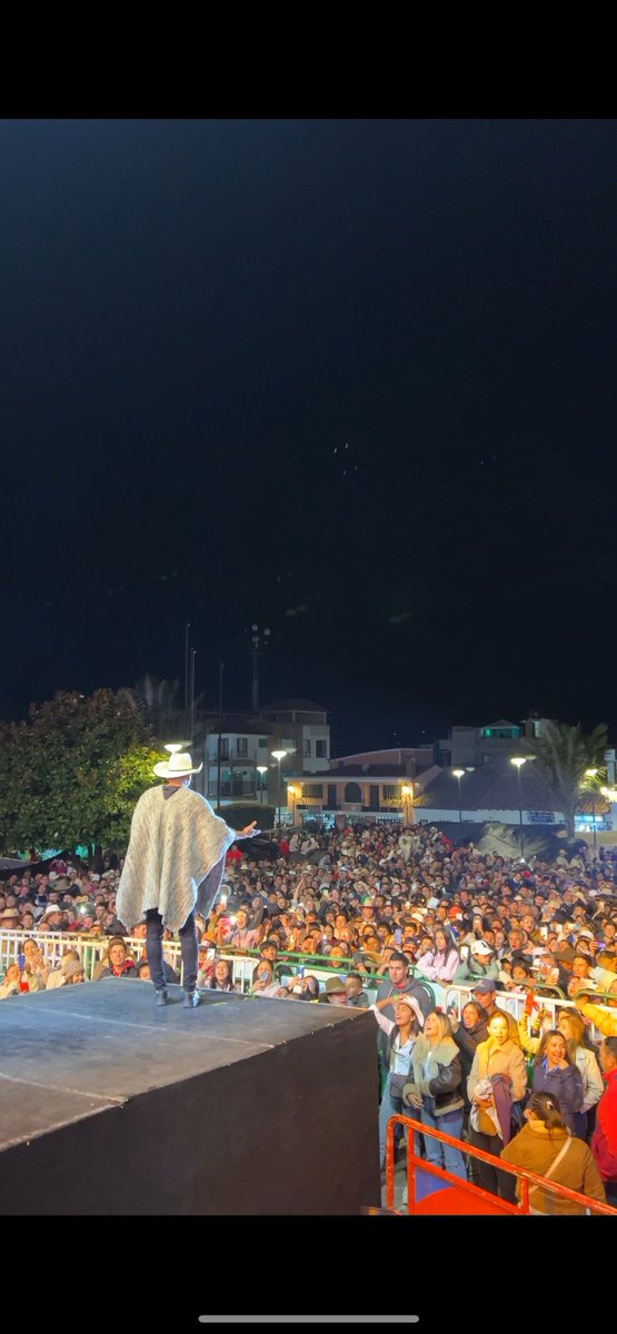 Jhonofre's tweet photo. TUTAAA Hermosa Noche La Que Vivimos Juntos…!!! En Nombre De Toda “La Revolución Del Joropo” Gracias, Gracias, Gracias..!!! Dios Los Bendiga Inmensamente ❤️🙏🏻 https://t.co/Swdj9G3qYE