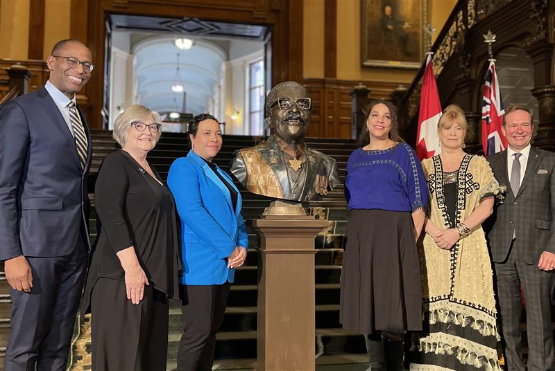 1/2 On Lincoln Alexander Day, I was honoured to speak at the unveiling of the bust of the Hon. Lincoln Alexander, the first Black person to be elected to the #HoC (1968), to serve as a federal Cabinet Minister (1979), and to be appointed as Lieutenant Governor of Ontario (1985).