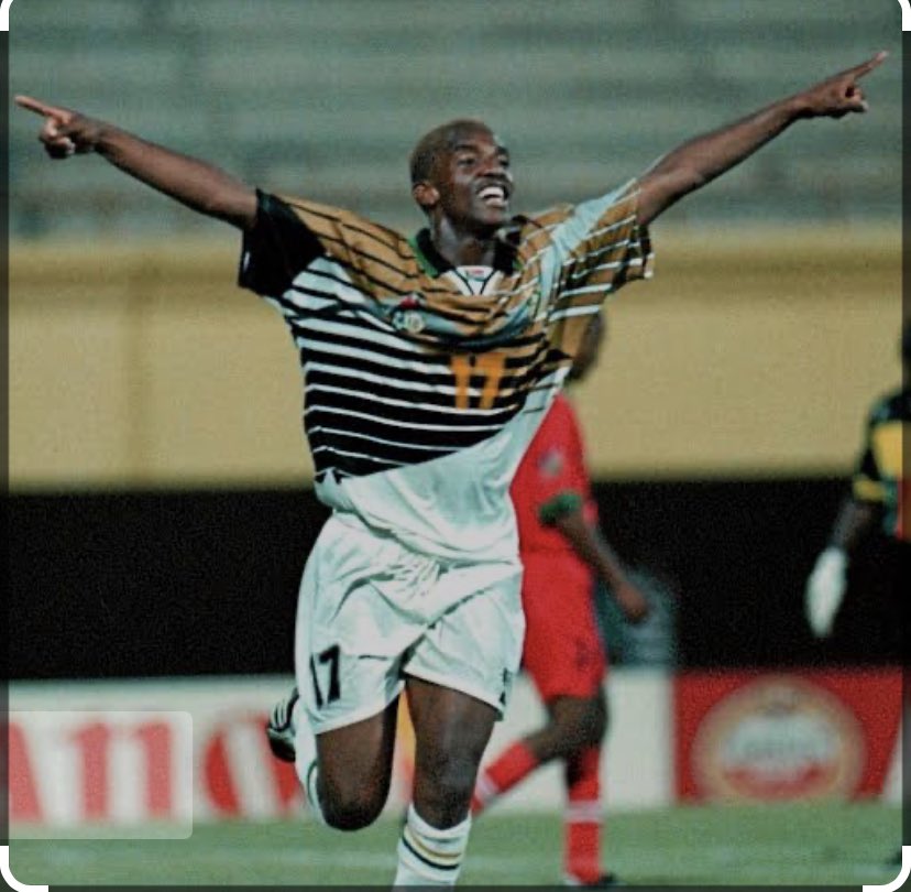 AfrikaCan's tweet image. Benni McCarthy must be smiling being taken back to the 1998 AFCON clash vs Namibia where he netted 4 goals when Bafana won 4-1

 #AFCON2023    #TotalEnergiesAFCON2023    #RSAvsNAM #BafanaBafana #ThembaZwane