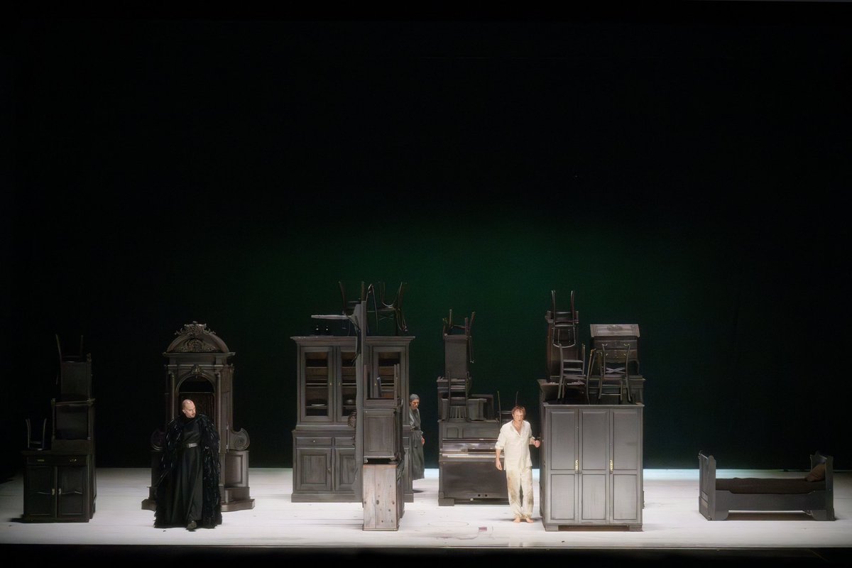 JordiMadd's tweet photo. Irregular #estrena #DieWalküre a @LaMonnaieDeMunt nova coprod. amb @Liceu_cat signada per R.#Castellucci. Imatges estimulants, pero un final massa ascètic i àrid. Animals vius a escena: gos, coloms, cavalls…un cast solvent i una batuta #Altinoglu, més lírica q dramàtica. #Wagner https://t.co/5x8K1R5vBZ