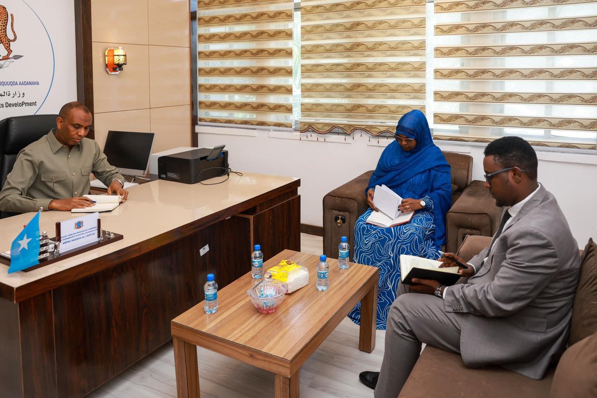 The Prime Minister of Somalia, @HamzaAbdiBarre , inspected the progress of the work of the @MwomenHRD in Somalia, which is headed by #AminaHassanAli.