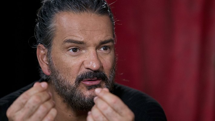 Ricardo Arjona 

“Nos encerraron dos años, nos pusieron mascarillas (...) Entonces empezaron a aparecer cosas vulgares, aparecieron 32 géneros como si lo importante fuera sumar géneros y no respetar a la gente”.

Estás de acuerdo?