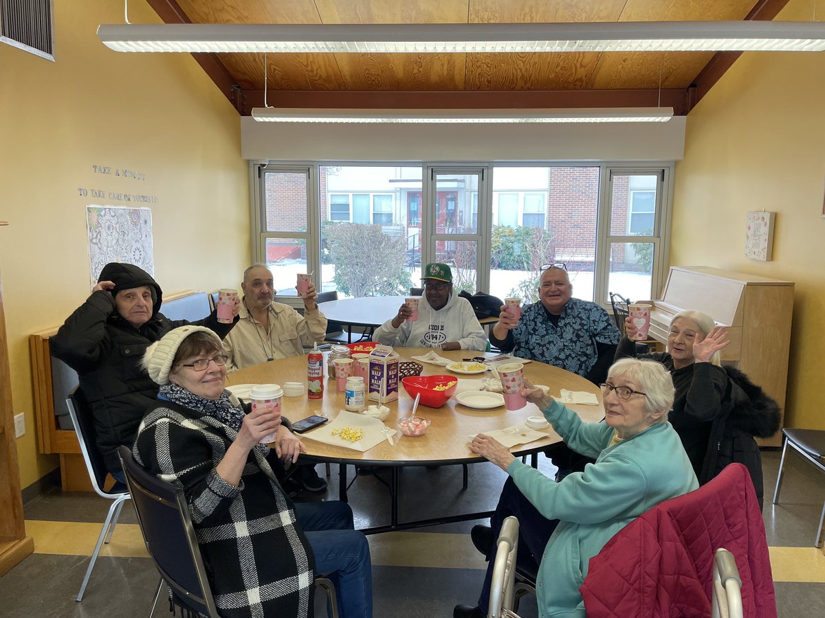 Residents of Whittier Drive in #Everett enjoyed a hot chocolate bar to keep warm this week! ☕️ 😋
#MVES #olderadults #peoplewithdisabilities #everettMA #SupportiveHousing #SeniorLiving #community #ElderIndependence #seniors #elders #agingservices