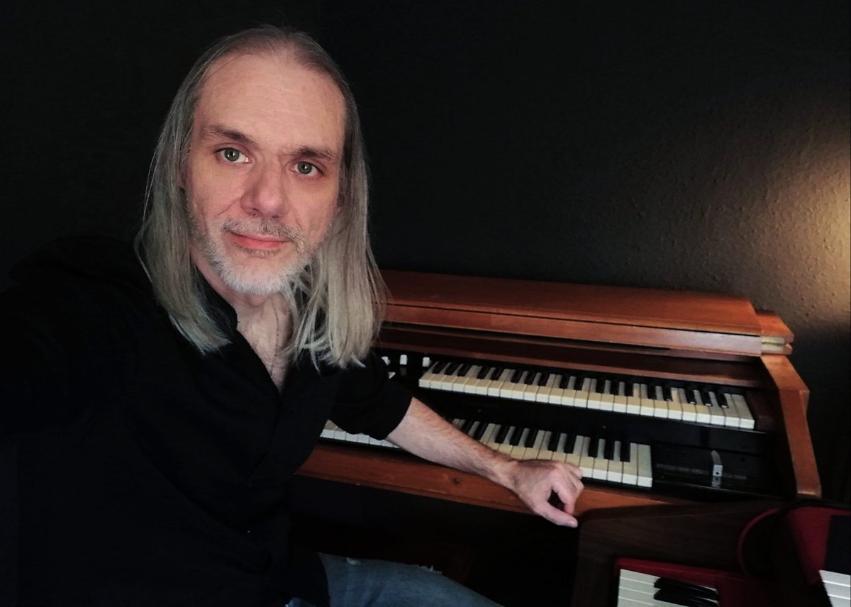 GeorgeBarabas's tweet photo. 🎹 #keyboardist #keyboardplayer #hammondorgan #hammondm3 #keyboards #january #weekendrocks #music https://t.co/aGvv3O1PZO