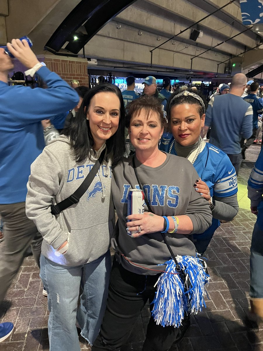 MrsDHamp's tweet photo. Go Lions!!! #onepride https://t.co/hL4Vh2WdjR