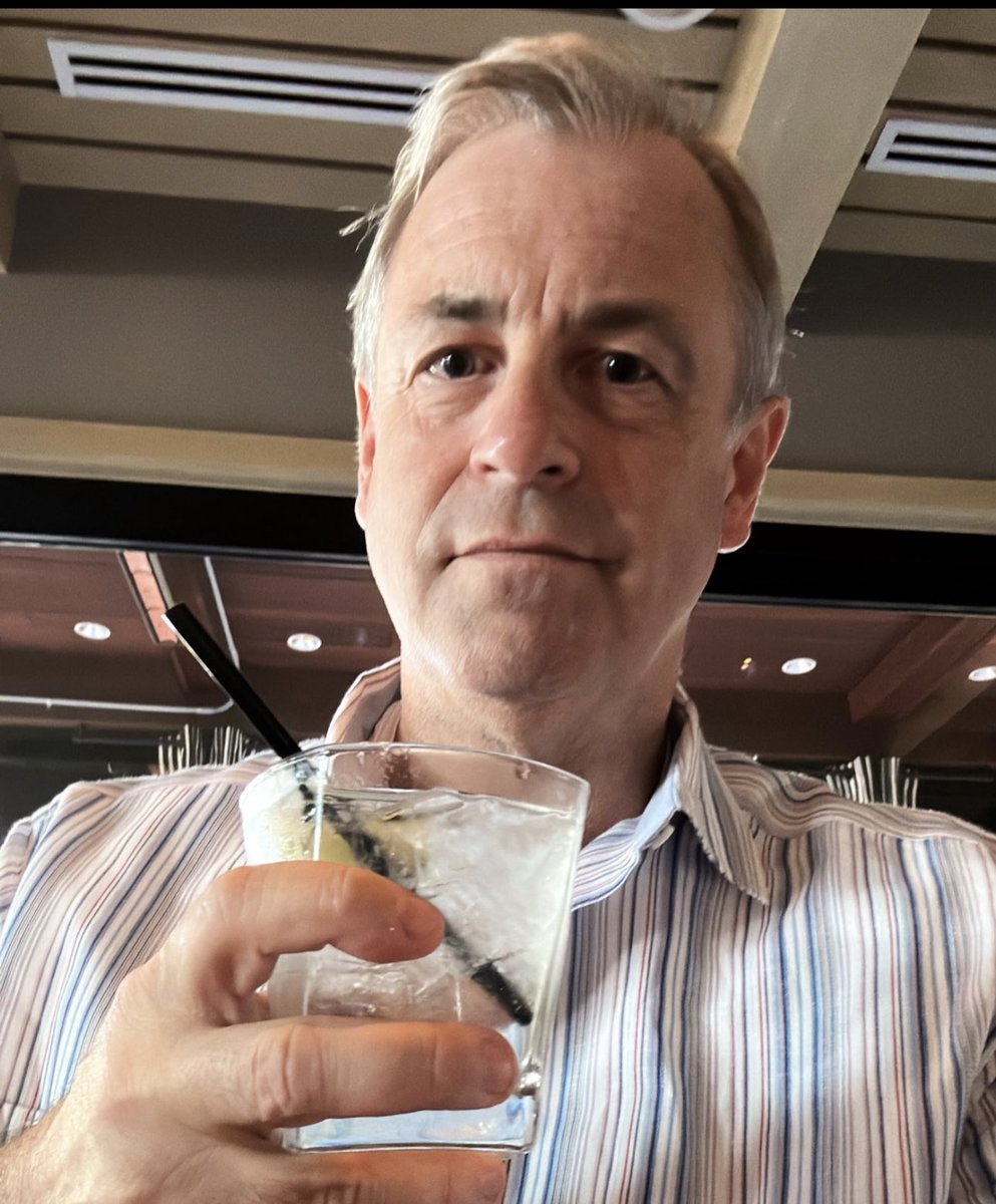 FluffyDogAttack's tweet image. #NeverTrust