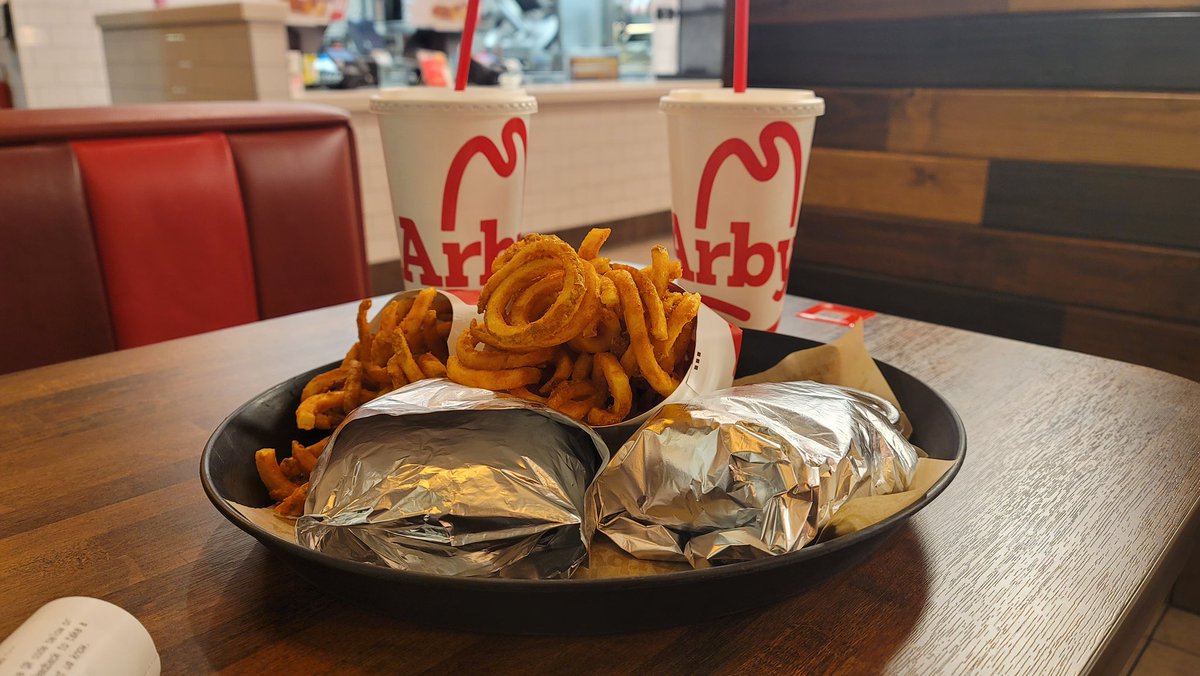 In the spirit of <a href="/SanagiYuzu/">Yuzu 🦋 Vtuber</a> I went to Arby’s for the first time and ordered the roast beef samdwish.