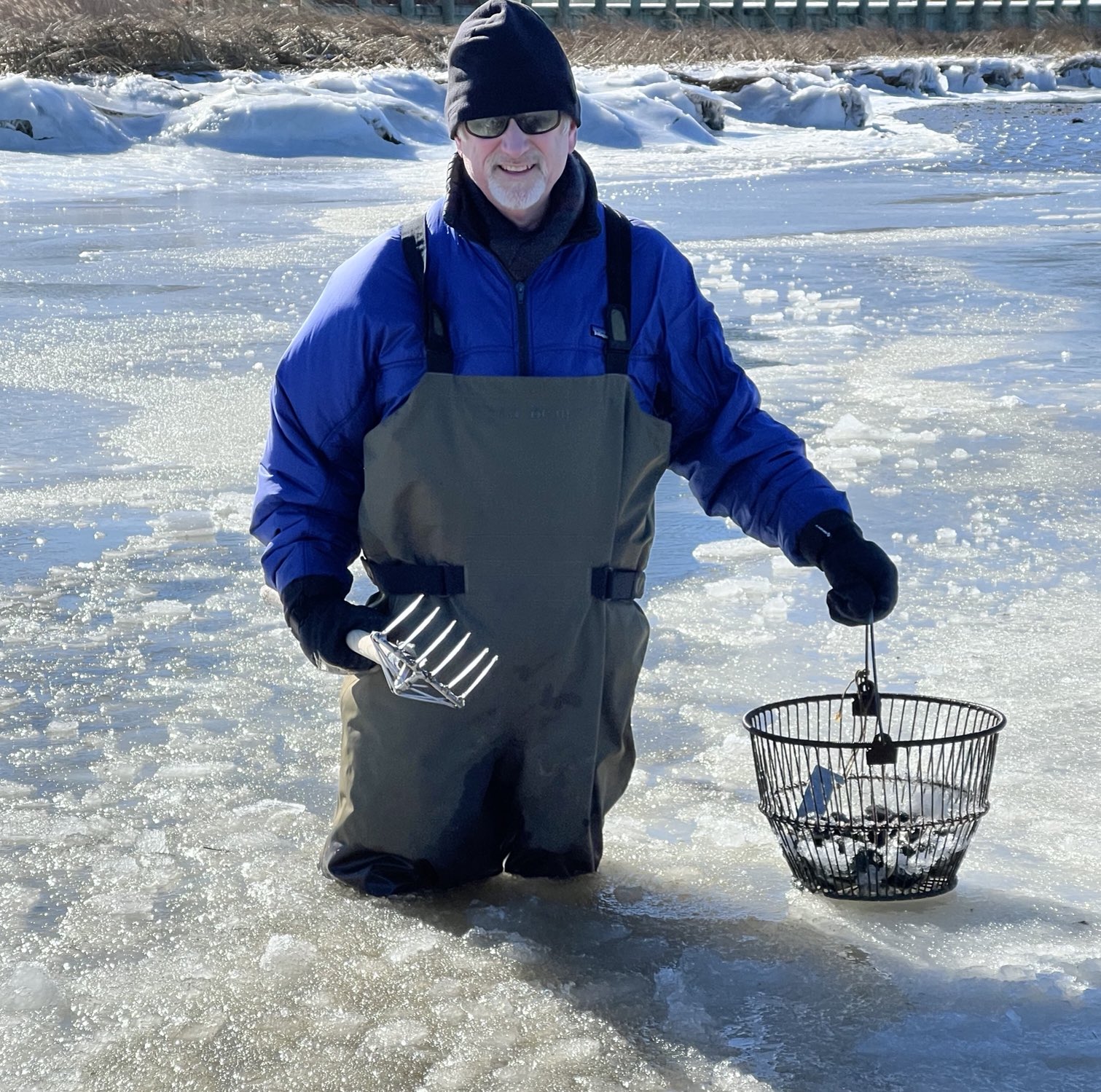 Stephen Sautner on X: Skipped ice fishing today and went ice clamming  instead.  / X