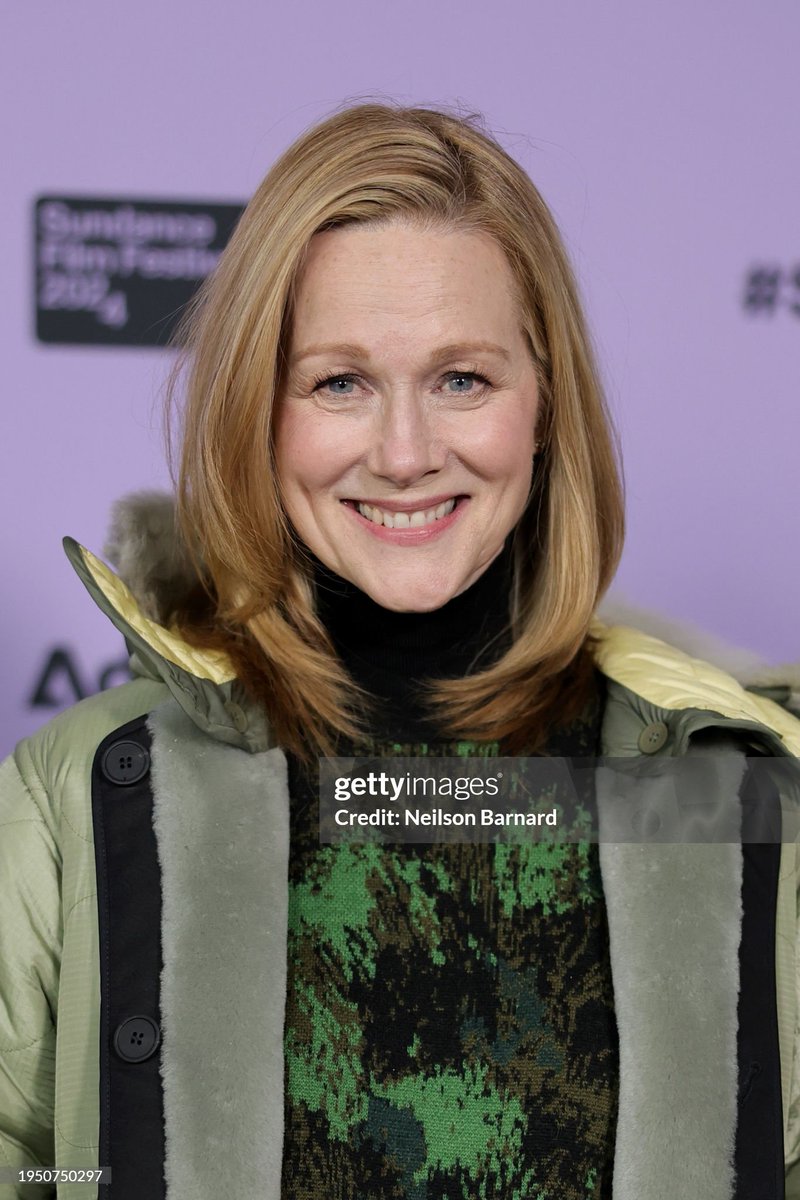 Laura Linney attends the \, image size:800x1200