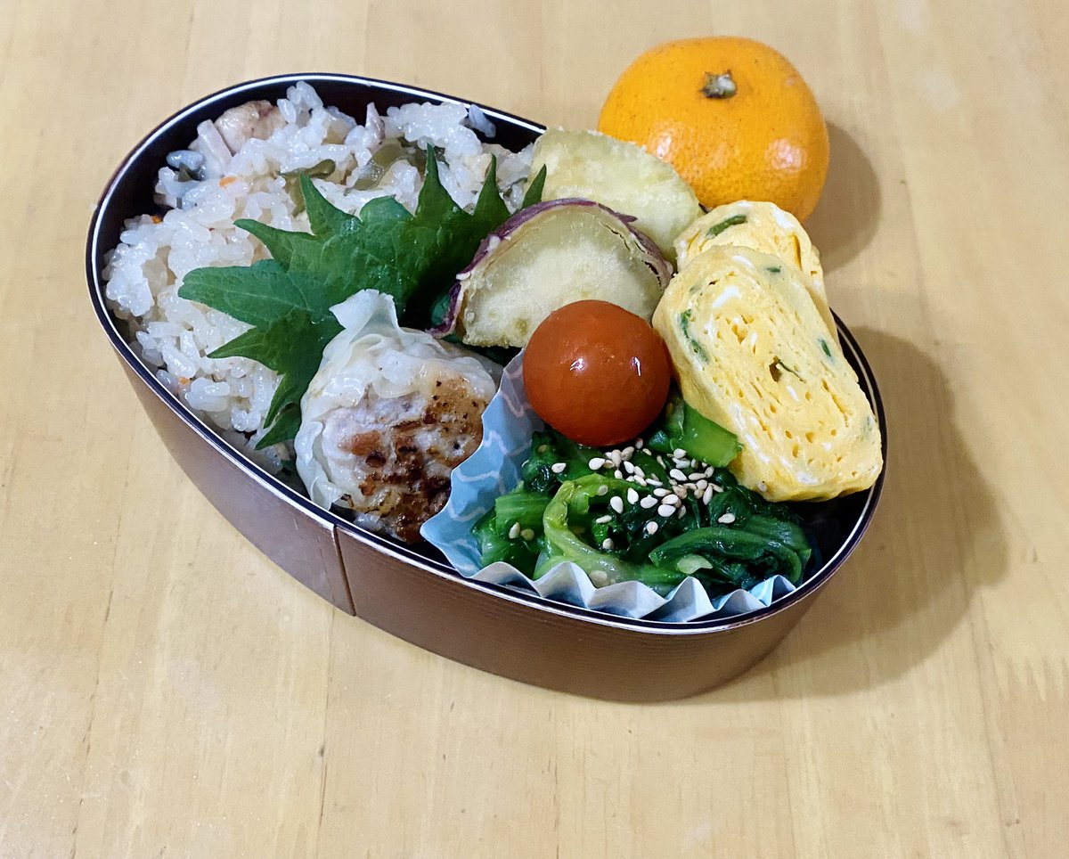 #お弁当 ＃お弁当記録

冬の朝  ほんと起きられない
いつまで経っても早起きが苦手

豆腐入り焼きしゅうまい
キクナのお浸し
かやくご飯
蒸しさつまいも