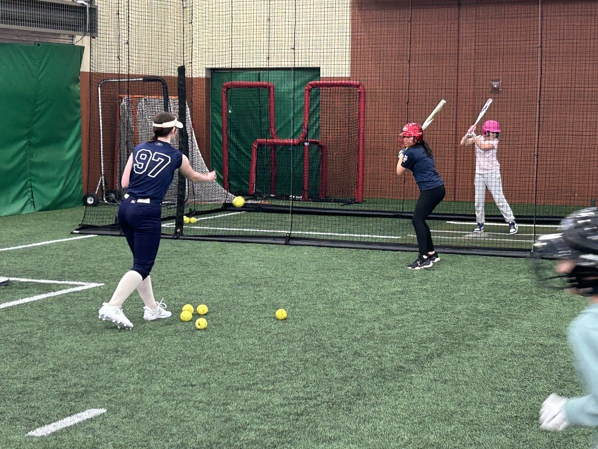 Glory08Schmidt's tweet photo. After practice today we ran a clinic for our local rec league. Such a great opportunity to give back to the game and our community! ❤️🥎 @VAGloryFP https://t.co/ivk7Wobjj8