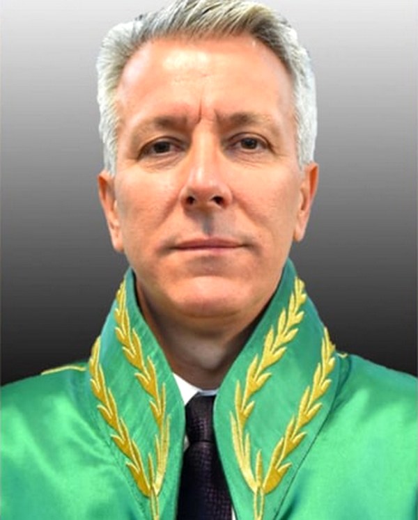 son_olenler's tweet photo. Şahin Çil - #ruhunaelfatiha Ankara'da, Yargıtay 9. Hukuk Dairesi Üyesi Şahin Çil (57), kanser sebebiyle hayatını kaybetmiştir. Ruhuna el Fatiha - https://t.co/S3tm6jChyh https://t.co/DJ7hfiVphO