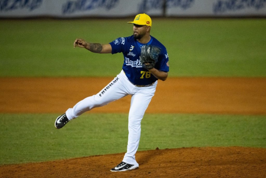 MarcoRuiz_34's tweet photo. ¿Sigue siendo una gran ventana la LVBP?

En los últimos meses, luego de sus actuaciones en la liga, varios peloteros han firmado contratos con organizaciones de MLB. Entre ellos:

- Yasiel Puig (Rays).
- José Rondón (Mets).
- Anthony Vizcaya (Braves).
- Sandy León (Royals).

🇻🇪⚾ https://t.co/uONhdi0vr2