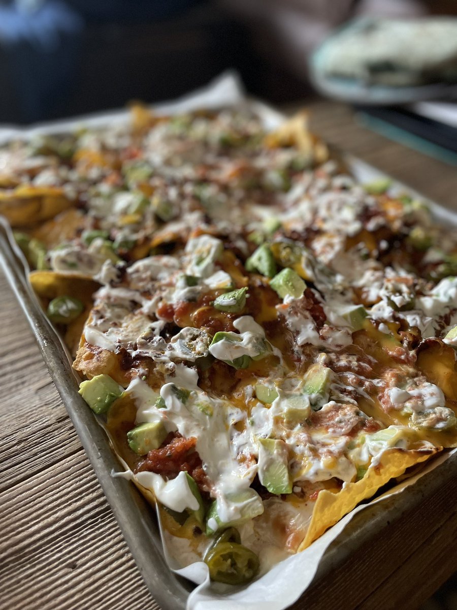 frecklesAPD's tweet photo. @bitseason Sorry not sorry, feel like tagging you in every epic nacho post. Four cheese carne asada nachos for 🏈 playoffs 🙌🏻 https://t.co/cmimtzQzdF