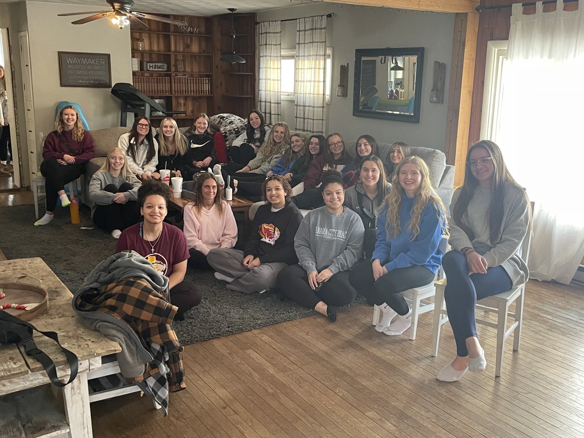 Alexandria Lady Tigers waiting on their draw!! ⁦<a href="/IHSAAtv/">Champions Network</a>⁩ ⁦<a href="/hunt_Rob/">Rob Hunt</a>⁩ #AlexTigers