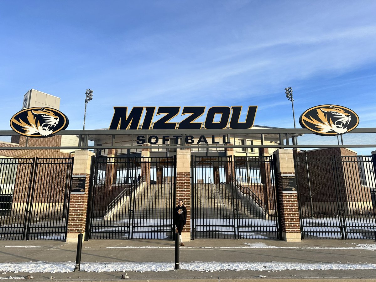 Thank you to @MizzouSBCamps for a great experience today! Came away with great drills, feedback and loved how y’all apply MINDSET to everything you do! Can’t wait to see yall again soon! @CoachLarissaA @coachMarino11 @J_Cottrill_ @MizzouSoftball @TulsaEliteSB @TulsaElite08