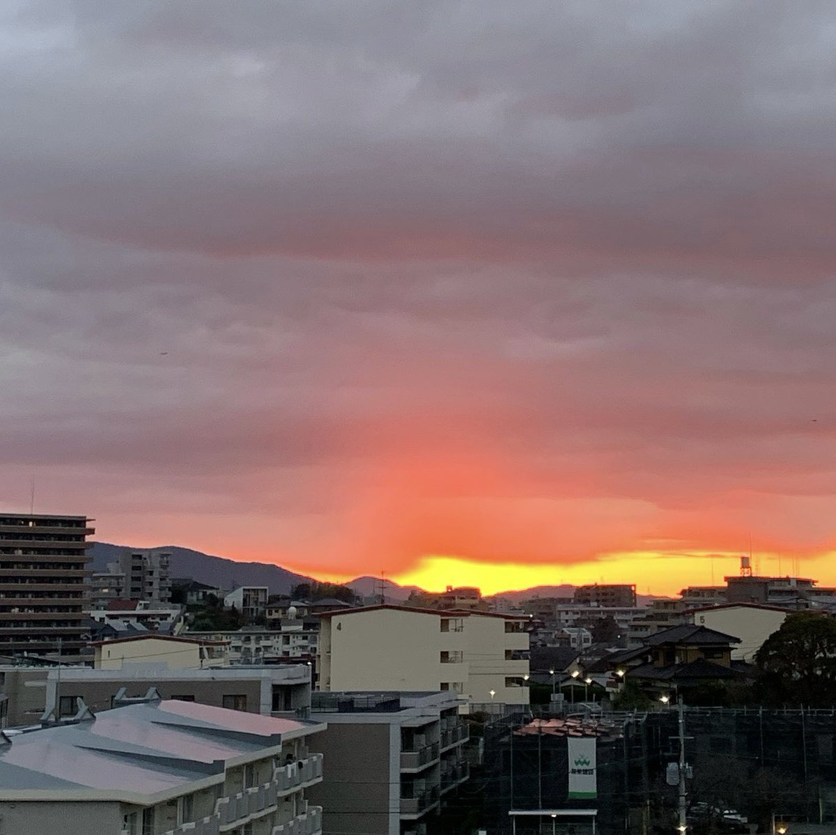 nvdsk0118's tweet photo. おはようございます
明日から寒くなるってよ

#イマソラ
#今空 https://t.co/8J9xolRfQr