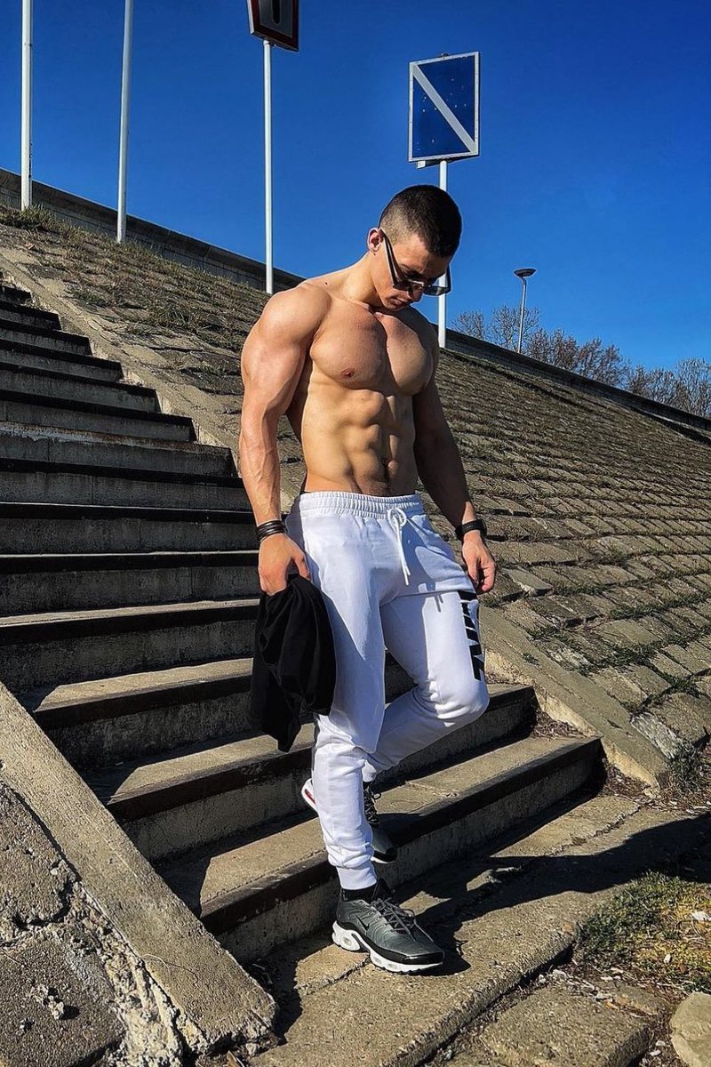 Alphaacash's tweet image. Looking down on my servants 😈