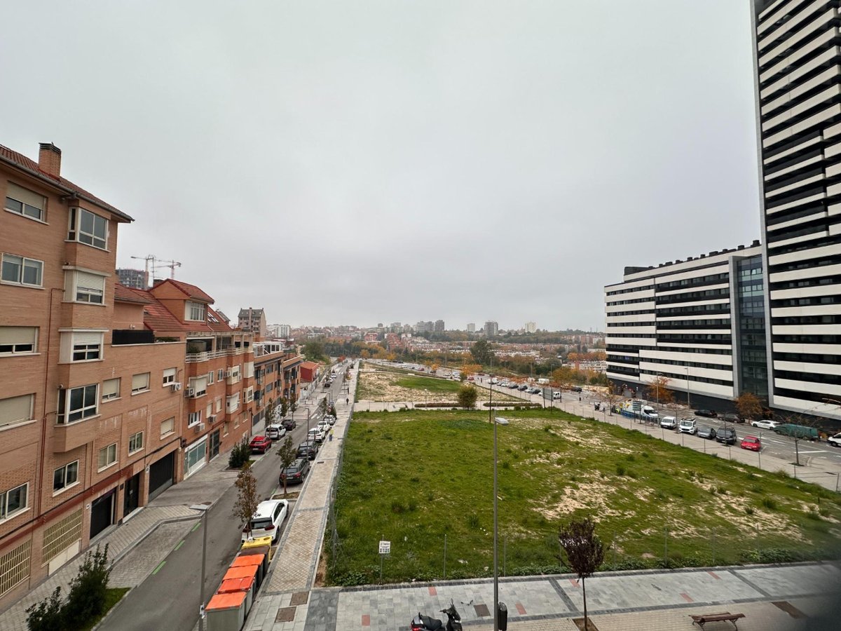 ¿Buscas un piso de dos dormitorios? En Valdeacederas tenemos esta oportunidad disponible. En nuestra web todos los detalles: i.mtr.cool/zjgkwurcra