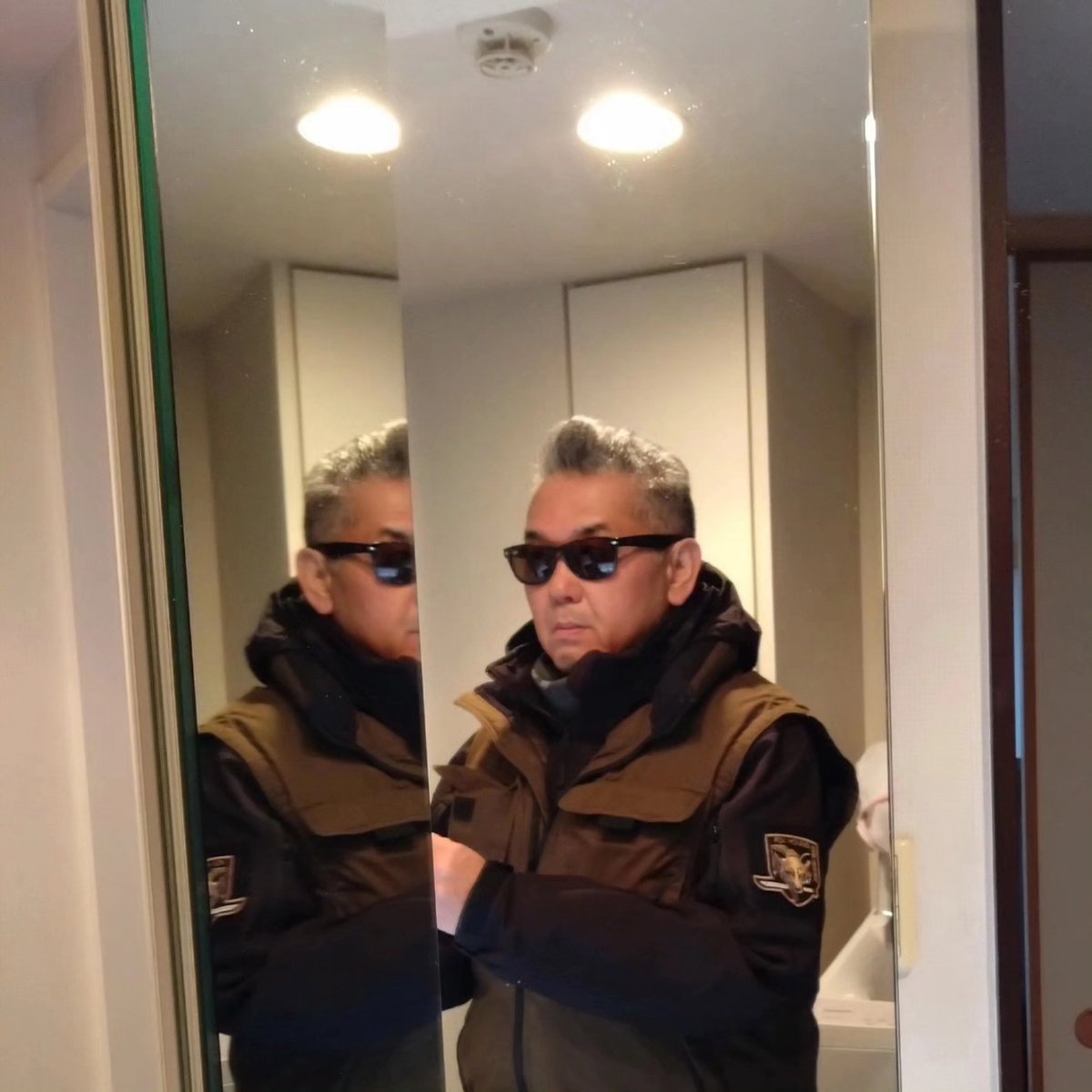 mutekinosu's tweet photo. Rock'n'roll scorpion

    WARLORDS
         nfty

Harajuku ctiy teddy rollers

ロックンロール　スコーピオン

ワーローズ
ニフティ

ハラジュク　シティ　テディー　ローラーズ

金色は一番と言う意味

逆文字は反逆者を意味 https://t.co/uCkStDufoe