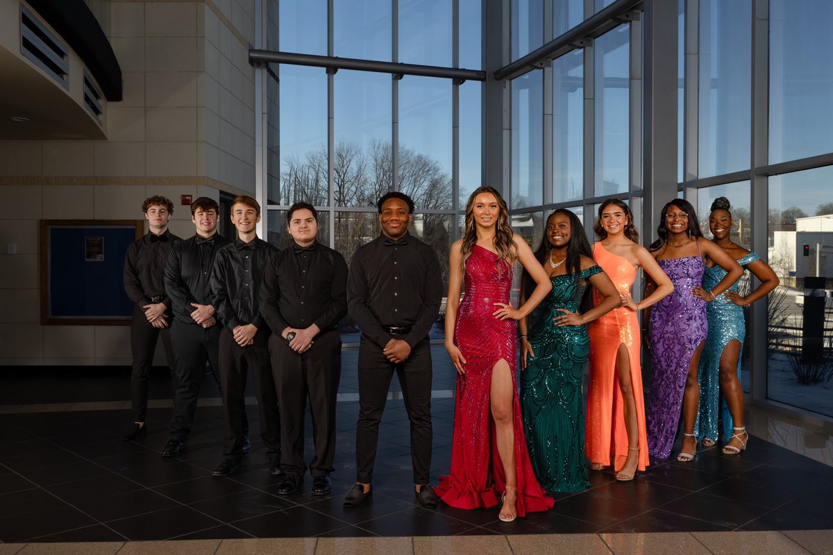 I see 3 pretty special football players on the Court…Kantrell Jordan, Ben Bates &amp; Ryan Tadsen. Congrats to all. ⁦<a href="/JordanKantrell/">Kantrell Jordan</a>⁩ ⁦<a href="/BenBate22529048/">Ben Bates</a>⁩ ⁦<a href="/TadsenRyan/">Ryan Tadsen</a>⁩ ⁦<a href="/JeffCityJays/">JCHS Activities</a>⁩