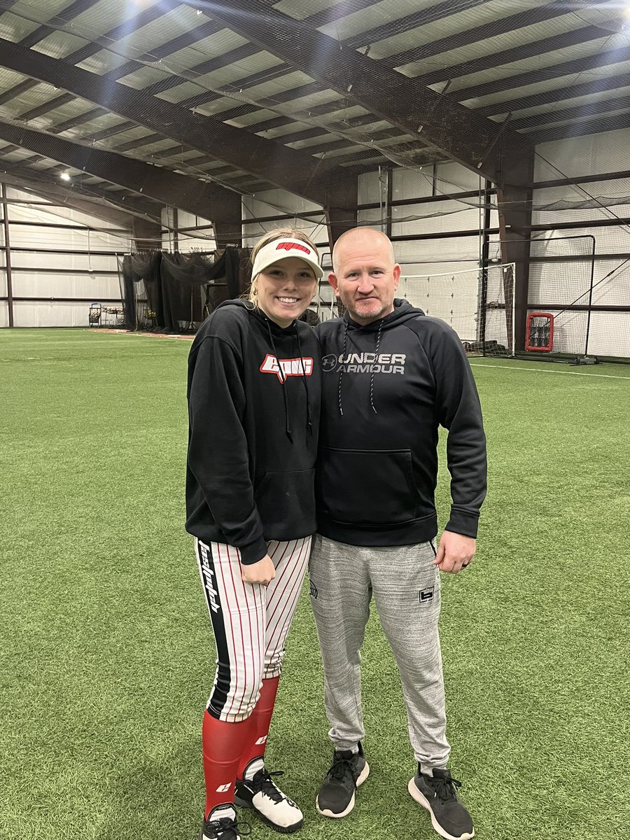 Macie_mackey's tweet photo. very grateful to be able to attend @UARMSoftball camp! I learned lots of new things and had a ton of fun. Thank you @nealy_tracy &amp; @coachkBucks for having me! https://t.co/oMNVnuc4hO